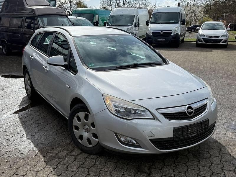 Gebraucht Opel Astra Selection 110 PS (80 kW) 2011 Silber Kombi