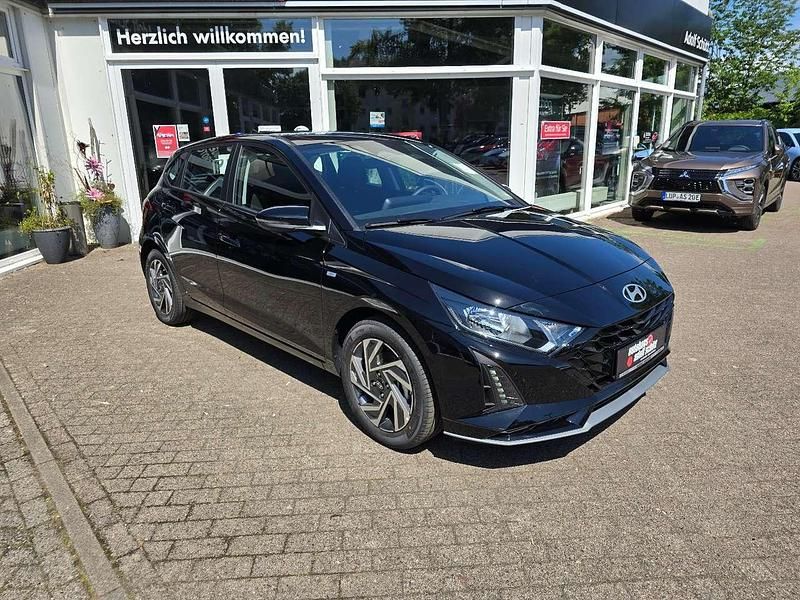 Gebraucht Hyundai i20 Trend 101 PS (74 kW) 2024 Schwarz Limousine