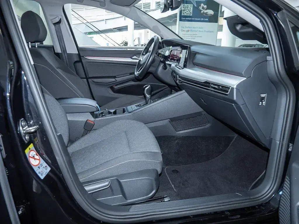 Gebraucht VW Golf VIII Move 150 PS (110 kW) 2023 Deep black perleffekt Limousine