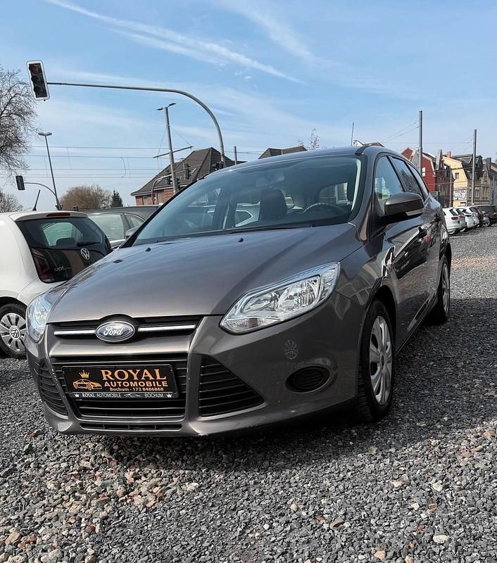 Gebraucht Ford Focus Ambiente 101 PS (74 kW) 2013 Grau Kombi