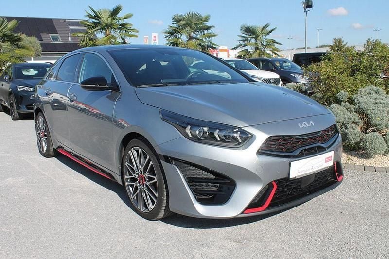 Silber Gebraucht 2022 Kia ProCeed GT Kleinwagen | 28.790 € (Etwas zu teuer) - Bild 1/4