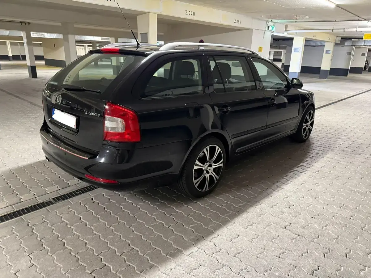 Gebraucht Skoda Octavia 122 PS (89 kW) 2009 Schwarz Kombi
