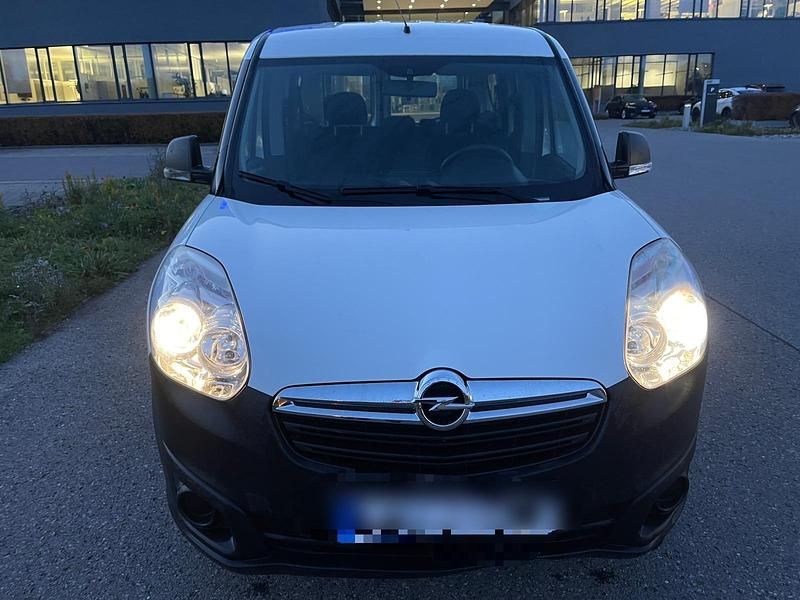 Weiß Gebraucht 2015 Opel Combo Van / Kleinbus | 4.399 € (Superpreis) - Bild 1/4