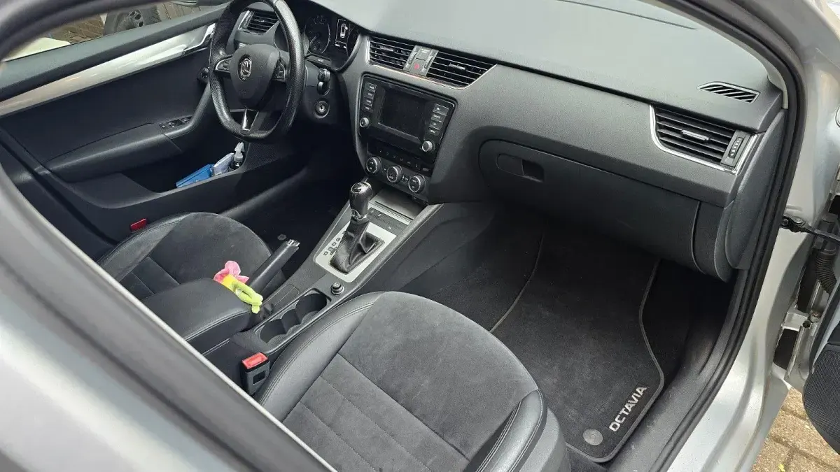 Gebraucht Skoda Octavia Elegance 150 PS (110 kW) 2014 Silber Kombi