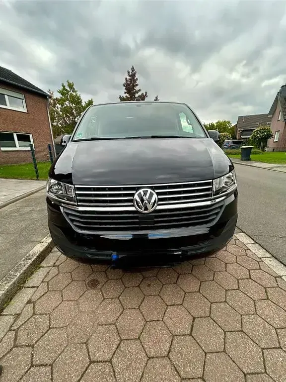 Gebraucht VW Multivan 150 PS (110 kW) 2021 Schwarz Van / Kleinbus