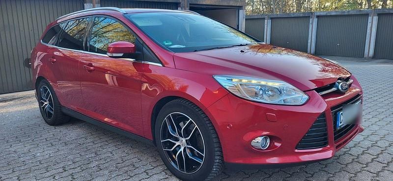 Gebraucht Ford Focus Titanium 163 PS (119 kW) 2014 Rot Kombi