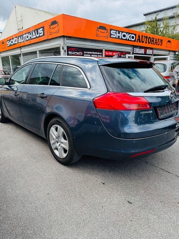 Gebraucht Opel Insignia Edition 131 PS (96 kW) 2009 Blau Kombi