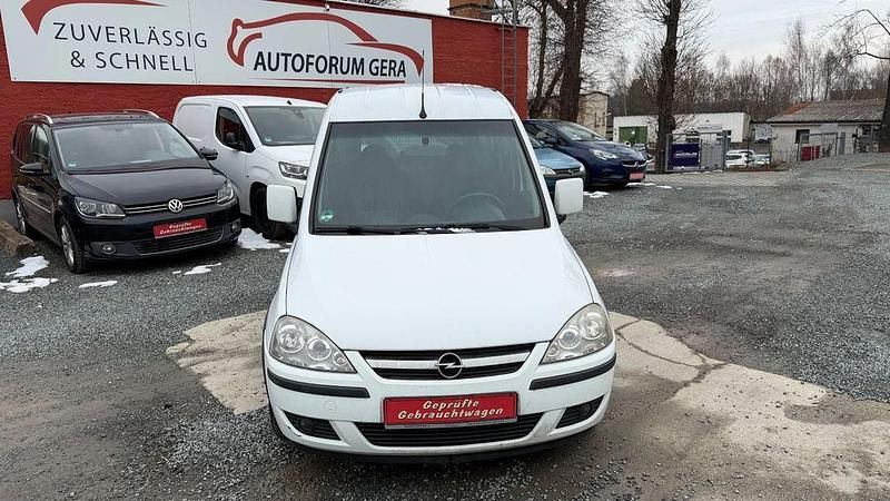 Gebraucht Opel Combo 75 PS (55 kW) 2011 Weiß Van / Kleinbus
