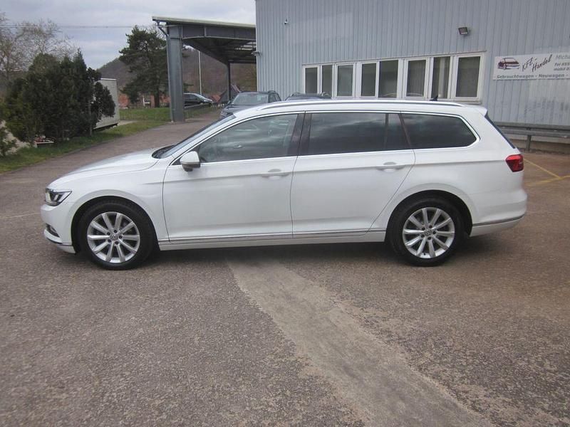 Gebraucht VW Passat Highline 150 PS (110 kW) 2018 Weiß Kombi