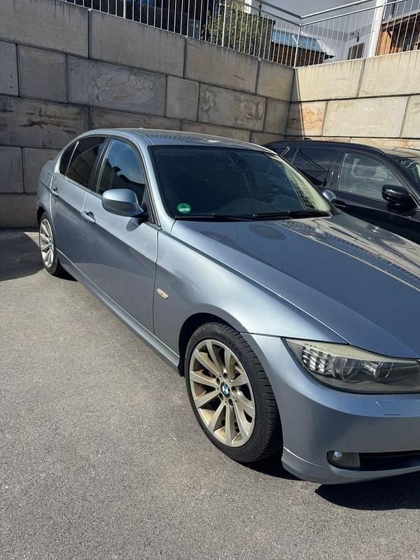 Second-hand BMW 325 204 CP (150 kW) 2010 Albastru Berlinǎ