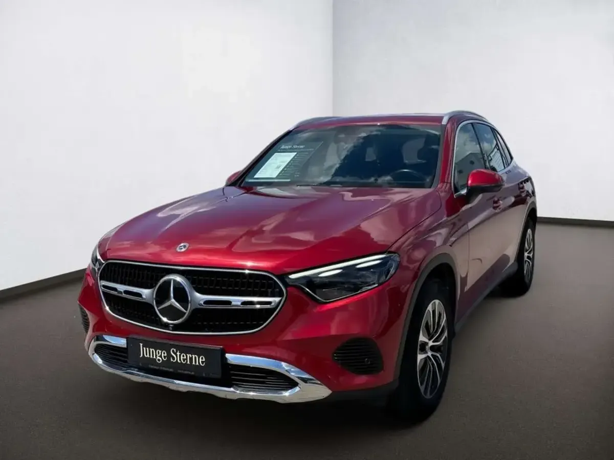 Gebraucht Mercedes GLC220 Avantgarde 197 PS (144 kW) 2023 Manufaktur lack manufaktur hyazinthrot SUV