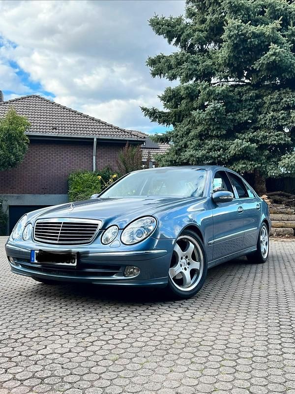 Gebraucht Mercedes E240 177 PS (130 kW) 2004 Blau Limousine