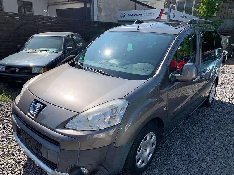 Moondust/metallic Gebraucht 2011 Peugeot Partner Family Van / Kleinbus | 6.190 € (Fairer Preis) - Bild 1/4