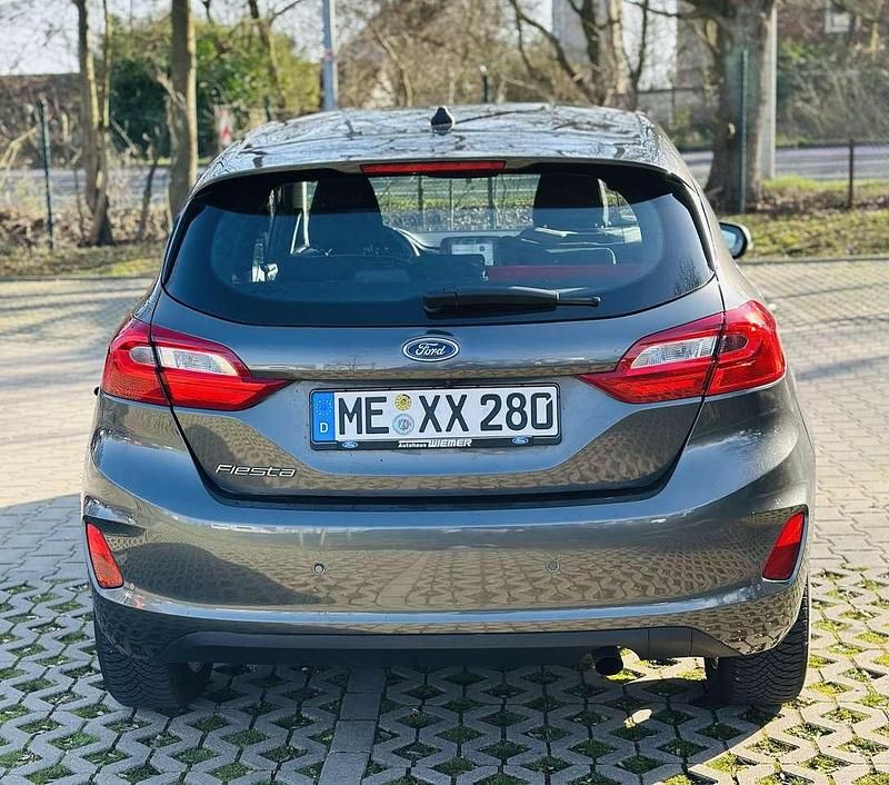 Gebraucht Ford Fiesta Cool & Connect 86 PS (63 kW) 2018 Grau Kleinwagen