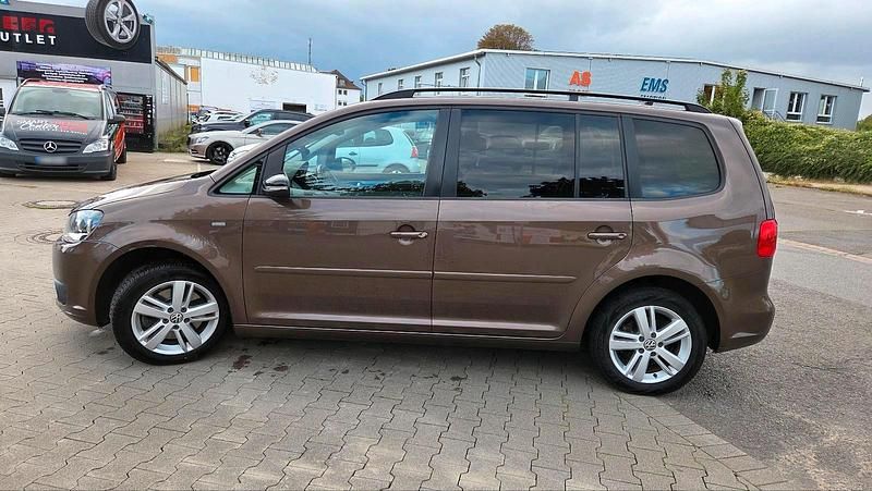 Gebraucht VW Touran Edition 140 PS (102 kW) 2012 Braun Van / Kleinbus