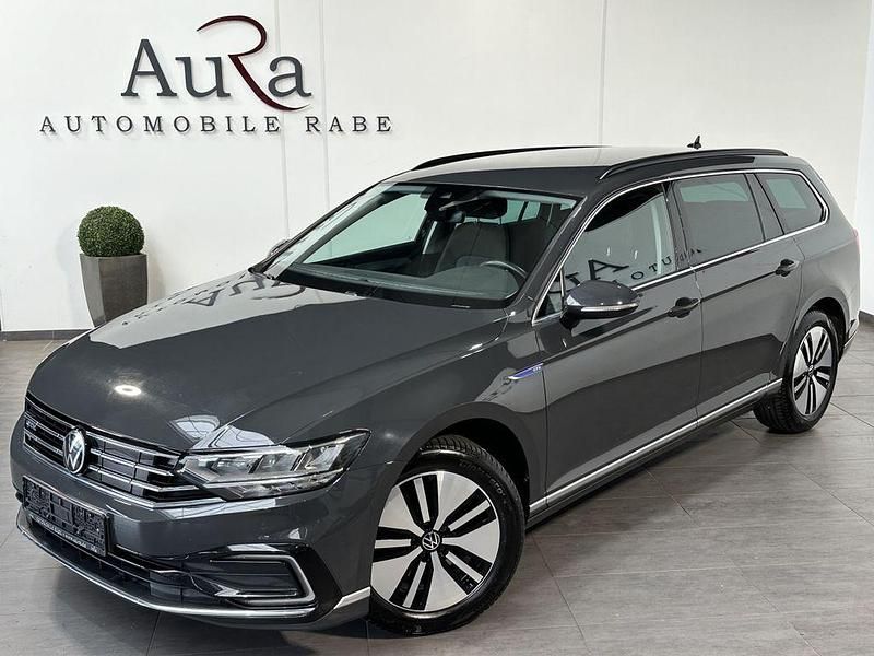 Grau Gebraucht 2021 VW Passat GTE Kombi | 18.449 € (Guter Preis) - Bild 1/4