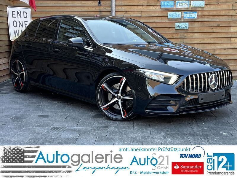 Kosmosschwarz metalliclack Gebraucht 2019 Mercedes A250 AMG Limousine | 22.900 € (Guter Preis) - Bild 1/4
