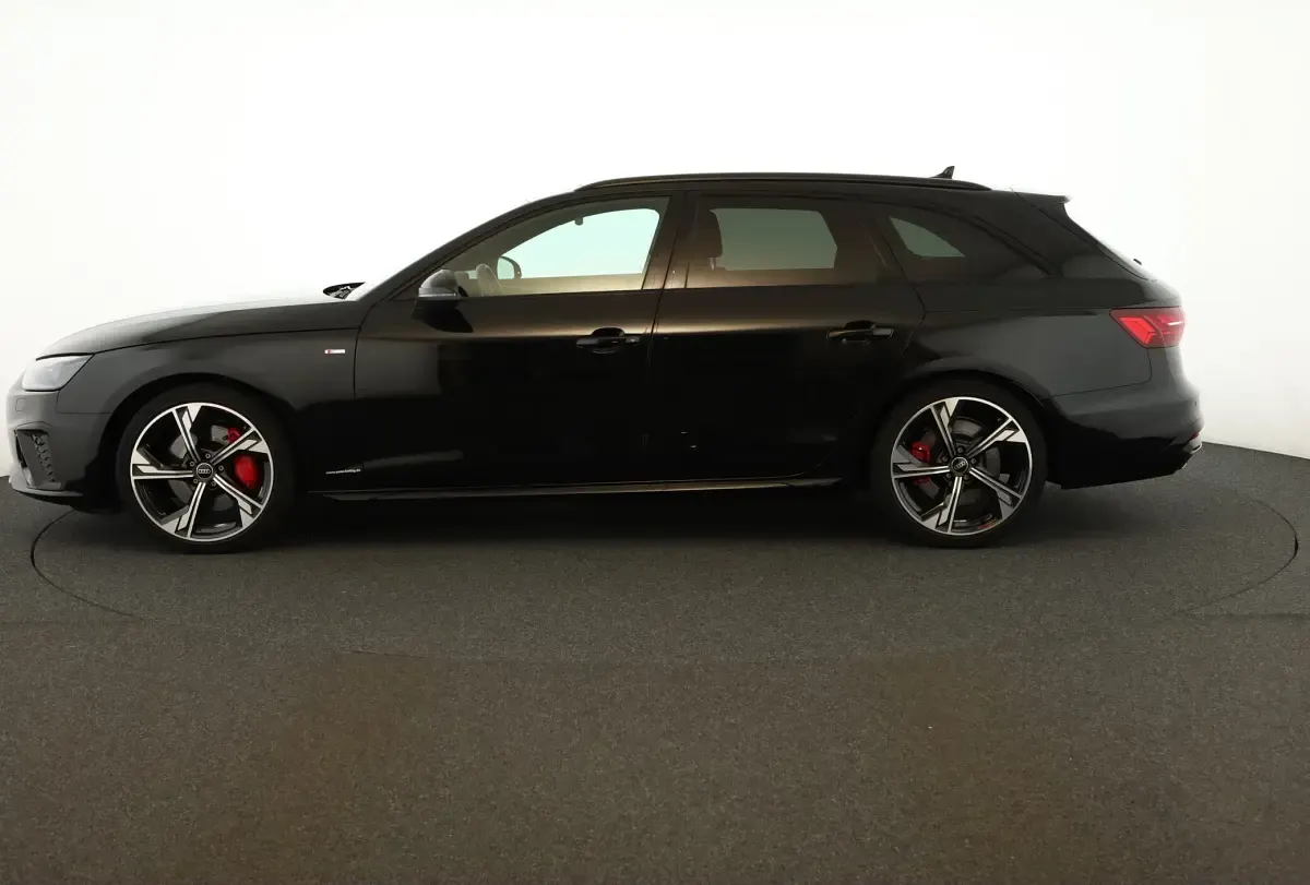 Gebraucht Audi A4 S-Line 265 PS (194 kW) 2025 Mythosschwarz metallic Limousine