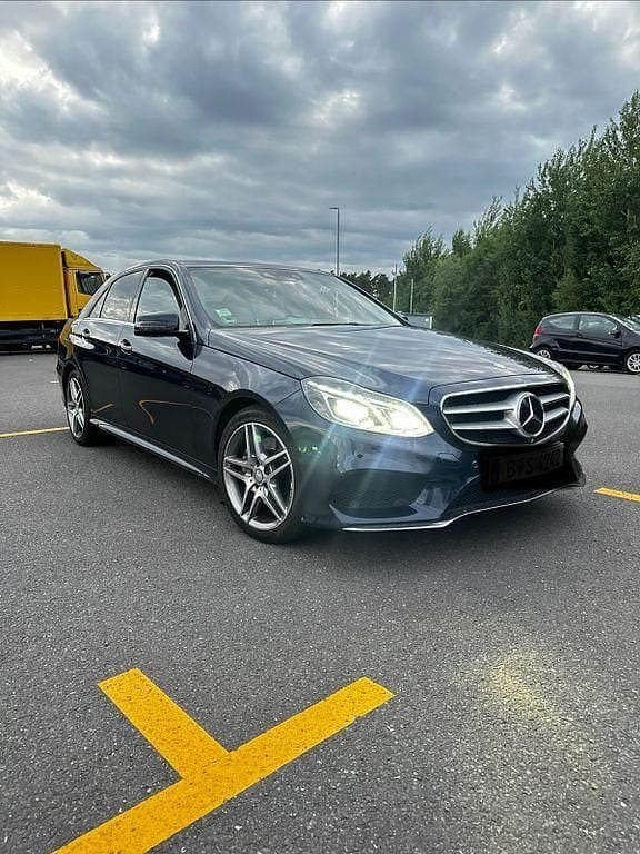 Gebraucht Mercedes E350 258 PS (189 kW) 2015 Blau Limousine