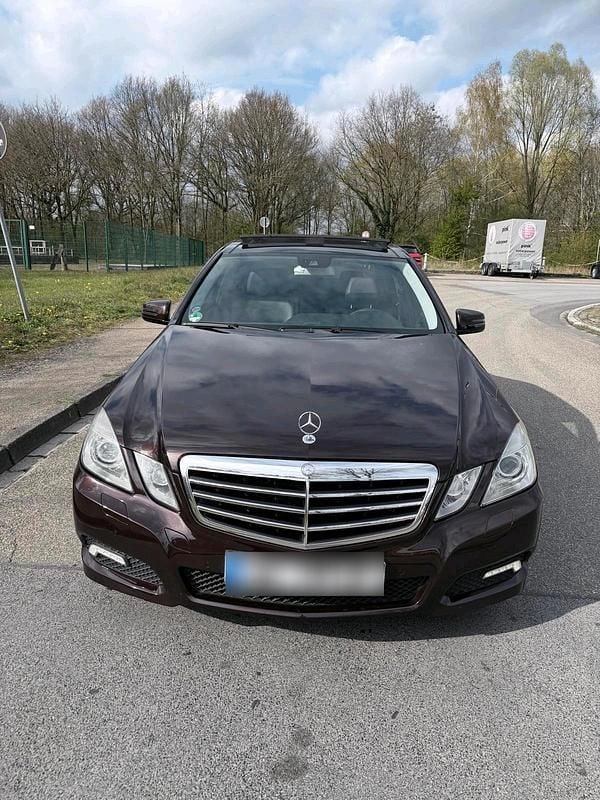 Gebraucht Mercedes E250 204 PS (150 kW) 2009 Braun Limousine