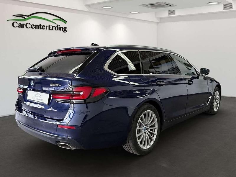 Gebraucht BMW 520 204 PS (150 kW) 2022 Tansanitblau Kombi