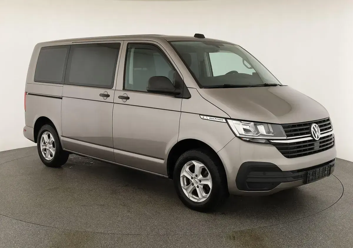 Gebraucht VW Multivan Trendline 150 PS (110 kW) 2021 Mojave beige metallic Van / Kleinbus