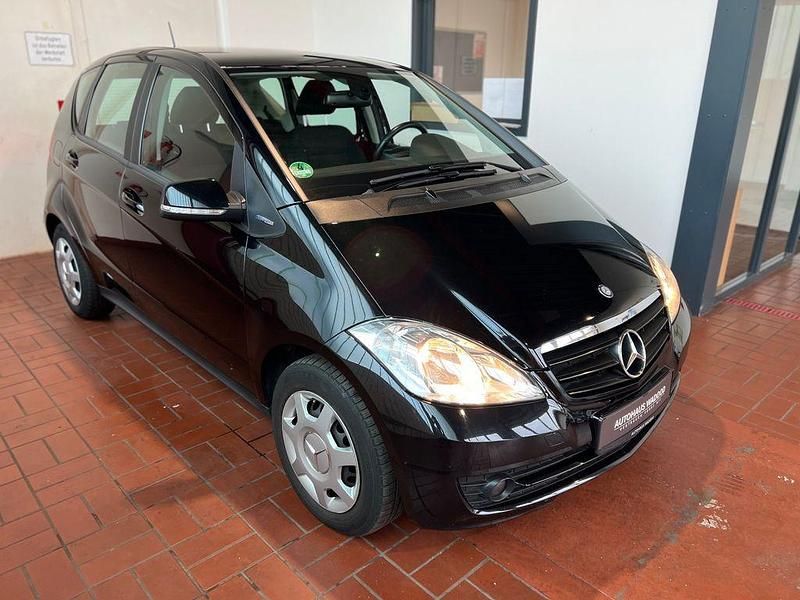 Schwarz Gebraucht 2011 Mercedes A180 Limousine | 7.490 € (Etwas zu teuer) - Bild 1/4
