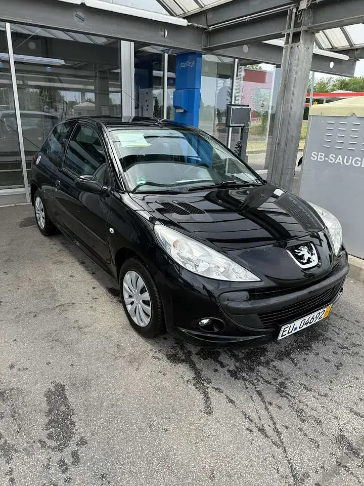 Gebraucht Peugeot 206 73 PS (53 kW) 2012 Schwarz Limousine