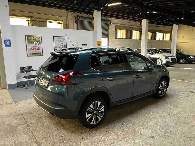 Gebraucht Peugeot 2008 Allure 110 PS (80 kW) 2017 Emerald crystal SUV