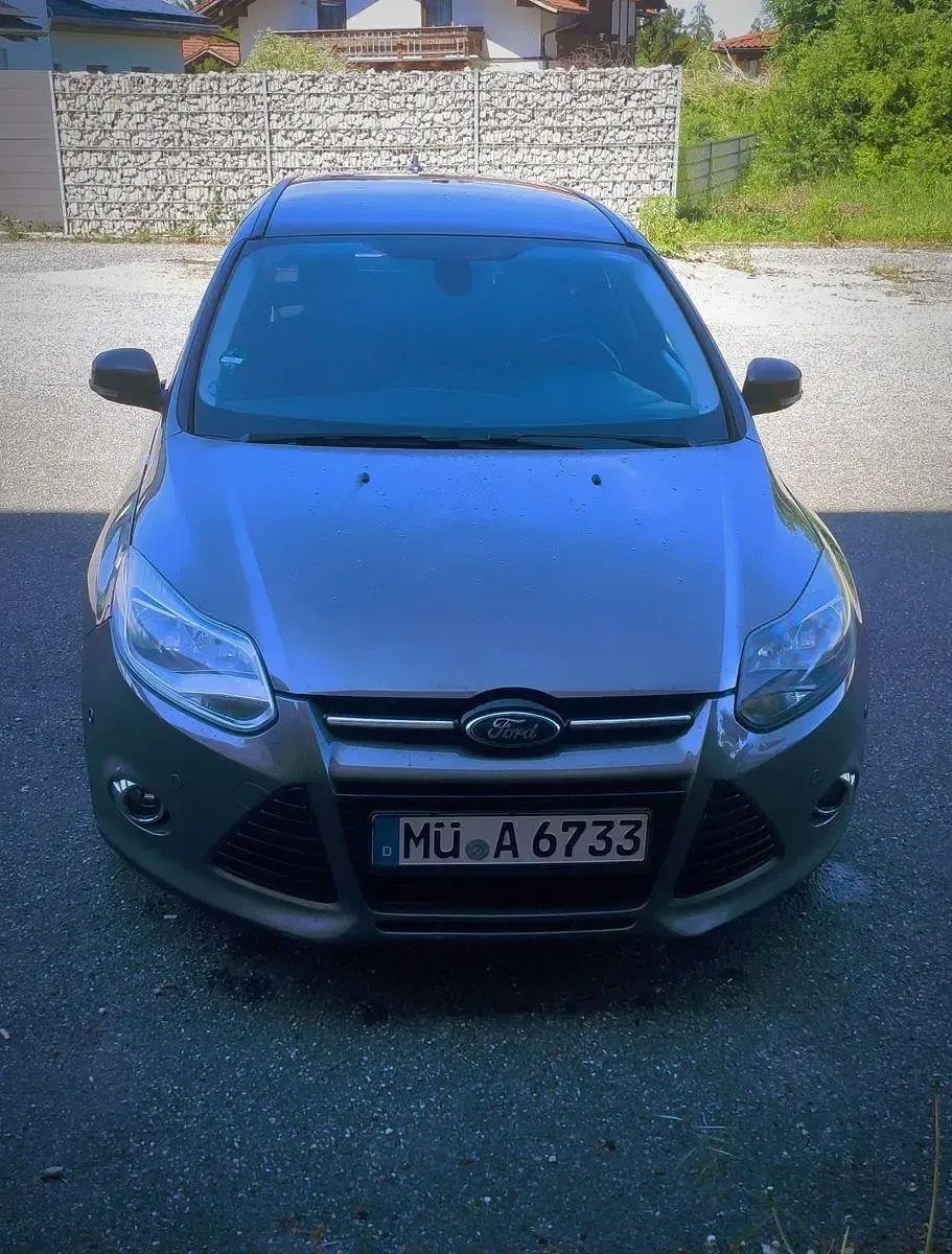 Gebraucht Ford Focus 116 PS (85 kW) 2012 Grau Kombi