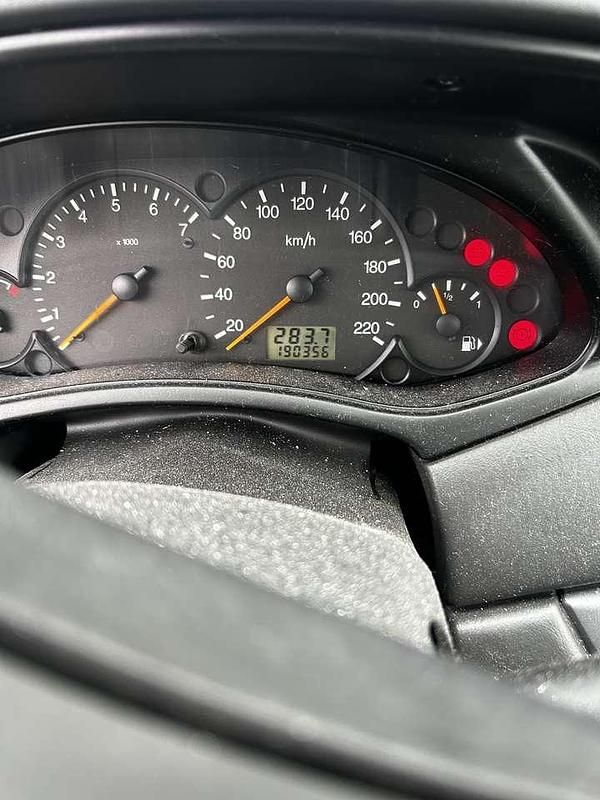 Gebraucht 2001 Ford Focus Futura Limousine | 550 € (Superpreis) - Bild 1/4