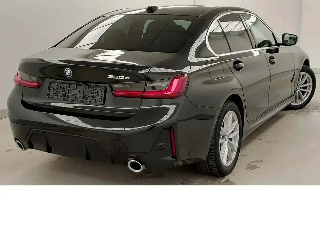 Gebraucht BMW 330e M Sport 292 PS (214 kW) 2023 Black saphir Limousine
