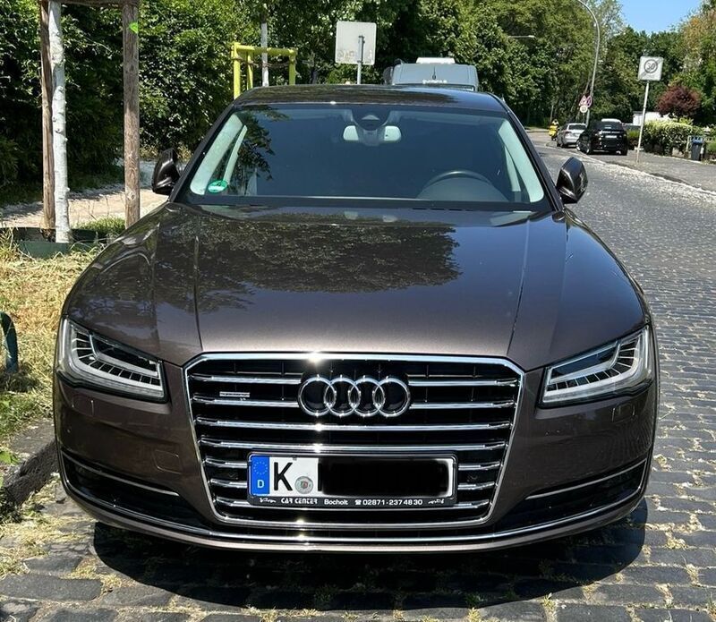 Grau Gebraucht 2015 Audi A8 Ambiente Limousine | 20.900 € (Superpreis) - Bild 1/4