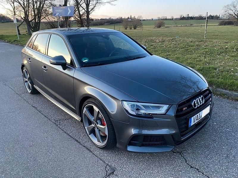 Gebraucht Audi S3 Ambiente 310 PS (228 kW) 2018 Grau Limousine