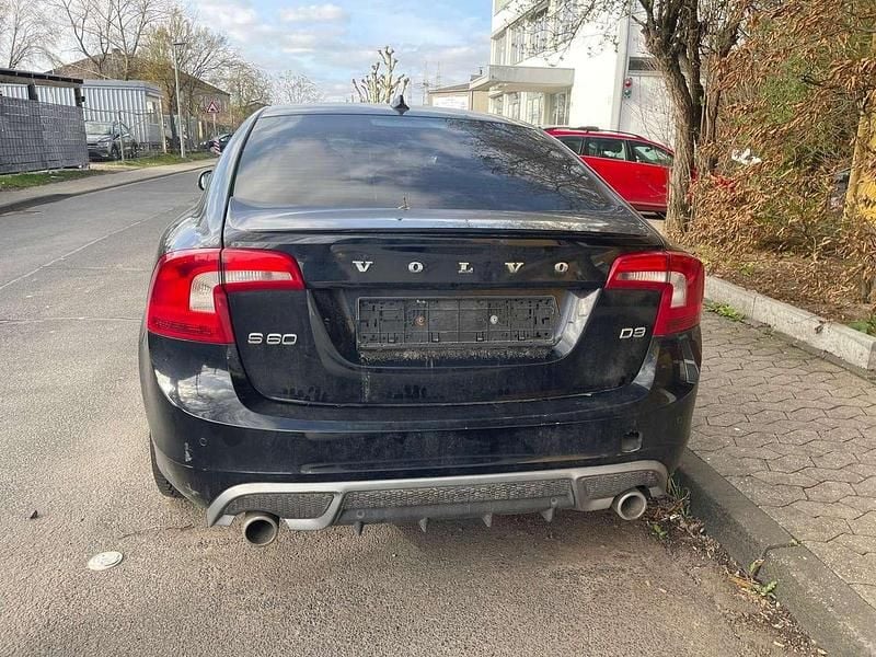 Gebraucht Volvo S60 R-Design 163 PS (119 kW) 2011 Black sapphire / metallic Limousine