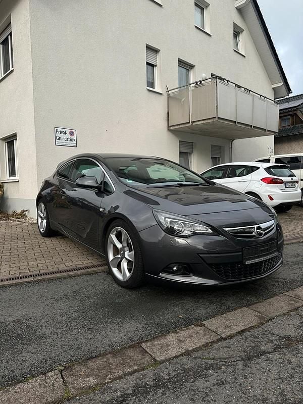 Grau Gebraucht 2011 Opel Astra GTC Coupé | 4.999 € (Fairer Preis) - Bild 1/4
