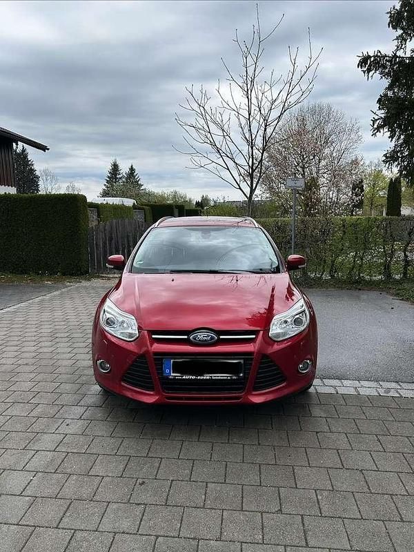 Używany Ford Focus Titanium 150 KM (110 kW) 2013 Czerwony Kombi