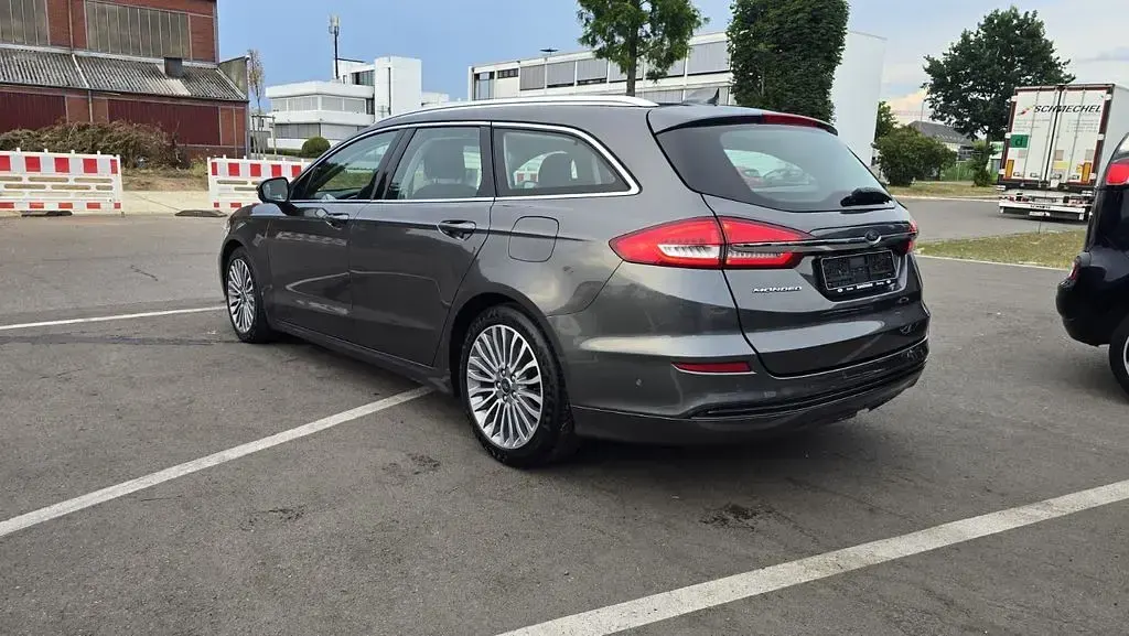 Gebraucht Ford Mondeo Titanium 150 PS (110 kW) 2022 Grau Limousine