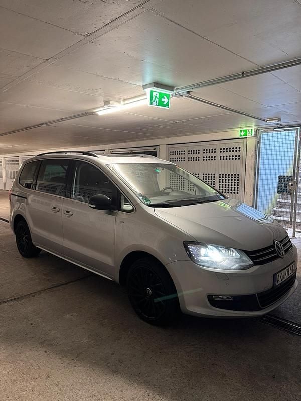 Silber Gebraucht 2012 VW Sharan Van / Kleinbus | 10.500 € (Etwas zu teuer) - Bild 1/4