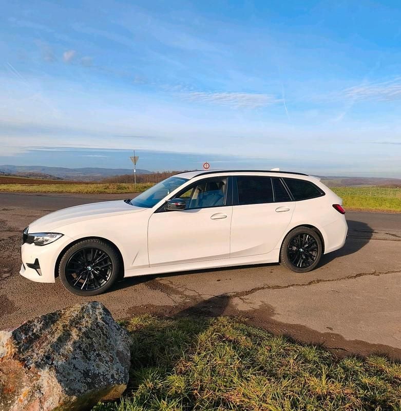 Gebraucht BMW 320 204 PS (150 kW) 2022 Weiß Kombi