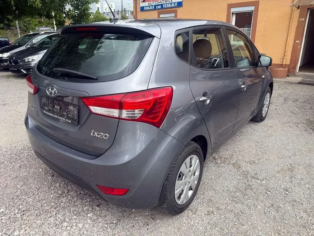 Gebraucht Hyundai ix20 Classic 90 PS (66 kW) 2015 Steel gray / met Kleinwagen