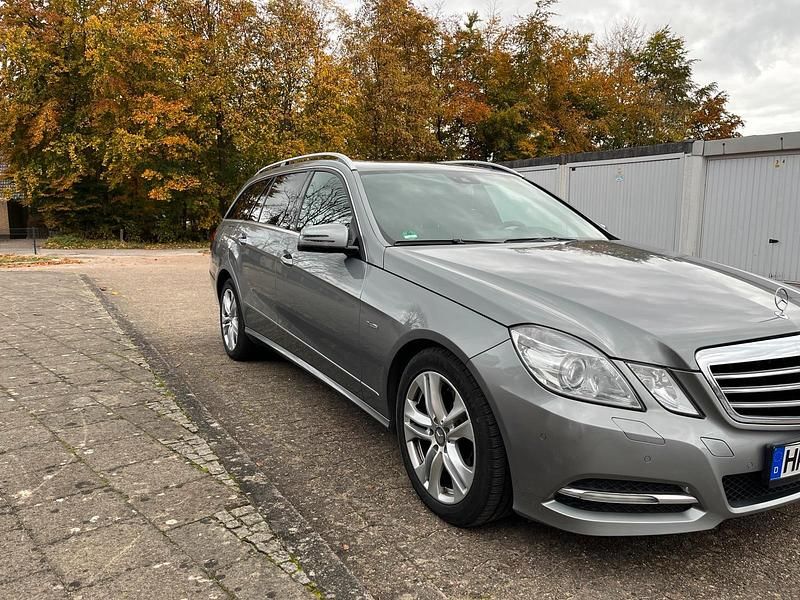 Grau Gebraucht 2010 Mercedes E250 Kombi | 6.500 € (Fairer Preis) - Bild 1/4