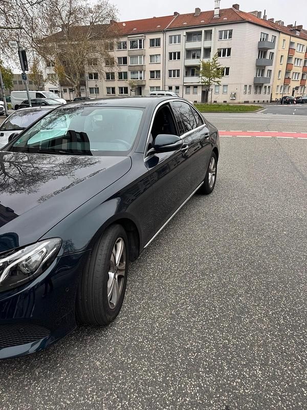 Używany Mercedes 200 150 KM (110 kW) 2017 Czarny Sedan/Limuzyna