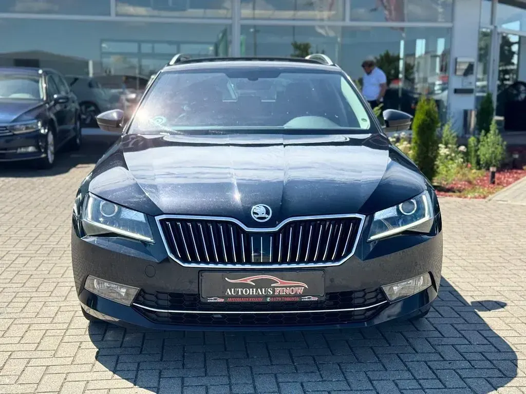 Gebraucht Skoda Superb Ambiente 190 PS (139 kW) 2017 Schwarz Kombi