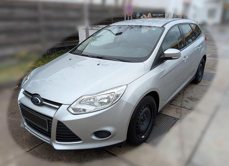 Silber Gebraucht 2013 Ford Focus Kombi | 4.650 € (Superpreis) - Bild 1/4