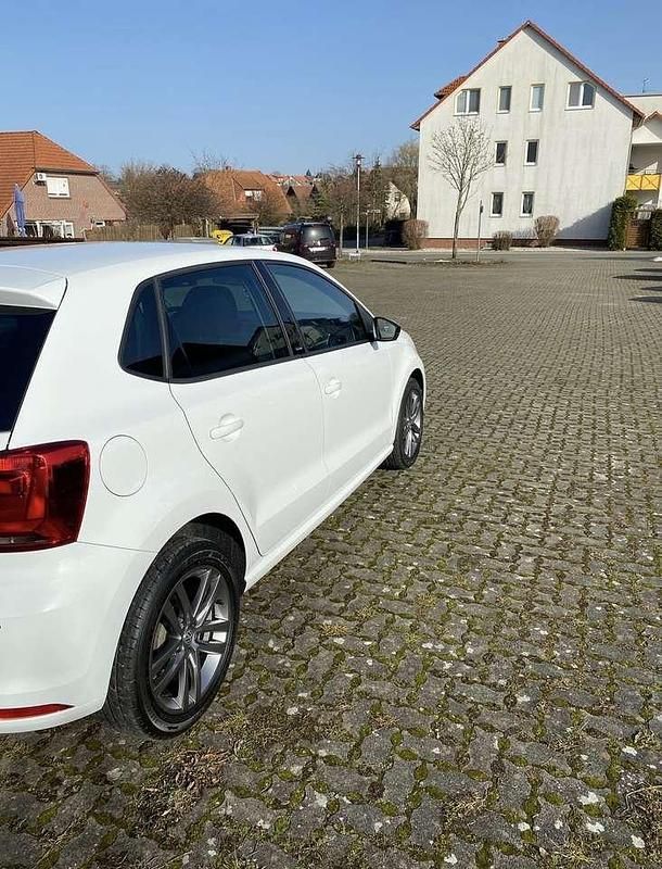 Używany VW Polo Allstar 60 KM (44 kW) 2017 Biały Hatchback