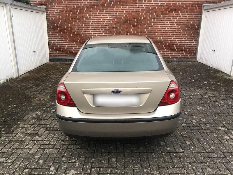Gebraucht Ford Mondeo 110 PS (80 kW) 2005 Gold Limousine