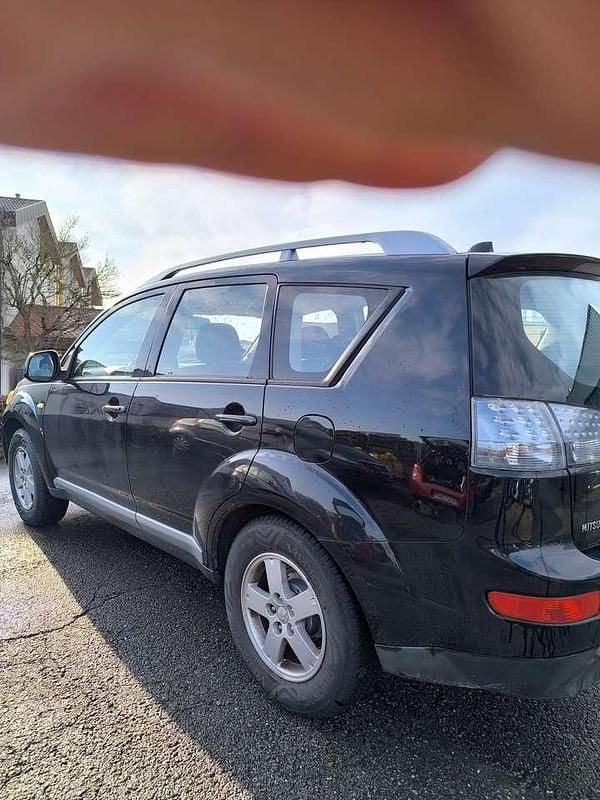 Gebraucht Mitsubishi Outlander Invite 140 PS (102 kW) 2007 Pantherschwarz (p) SUV