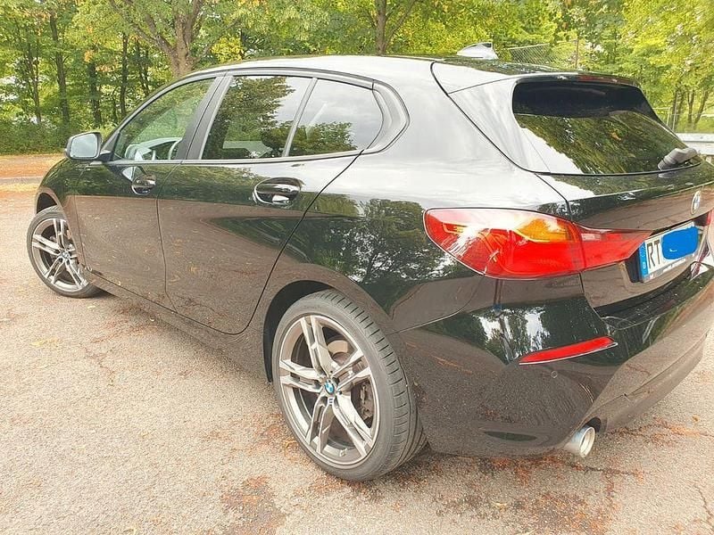 Schwarz Gebraucht 2020 BMW 118 Advantage Kleinwagen | 16.350 € (Fairer Preis) - Bild 1/4