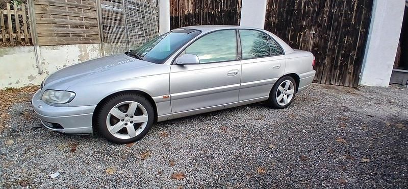 Silber Gebraucht 2001 Opel Omega Limousine | 1.990 € (Fairer Preis) - Bild 1/4